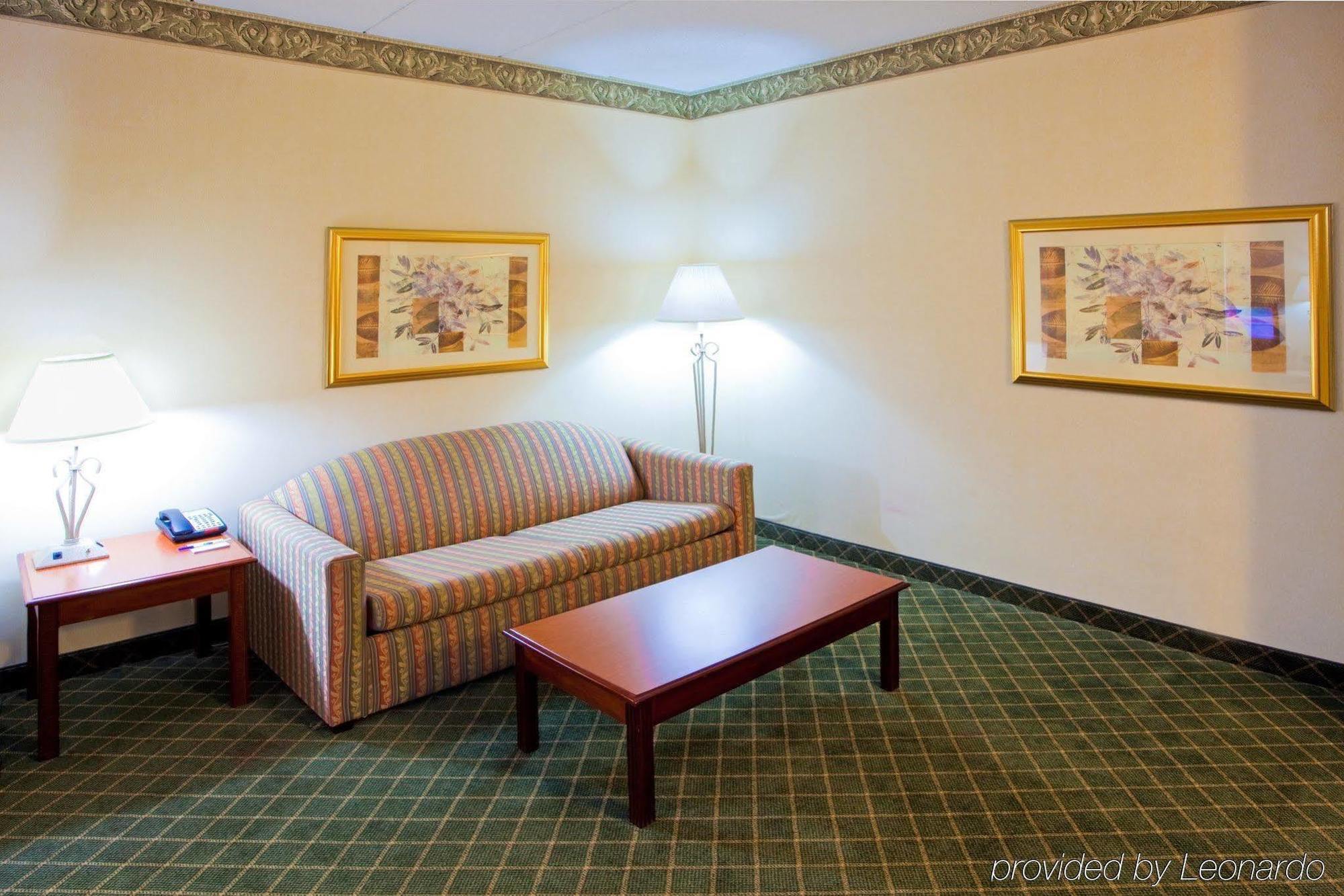 Holiday Inn Express I-95 Capitol Beltway - Largo, An Ihg Hotel Room photo
